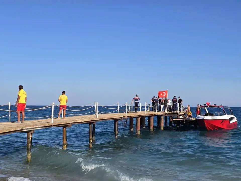 Paraşüt Teknesi Yüzen Turistin Üstünden Geçti 2